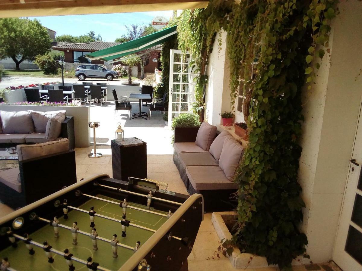 Hotel Le Vieux Logis De Clam Esterno foto